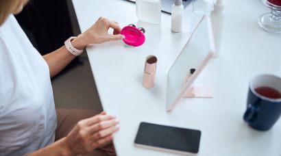 Dispozitiv cu microcurenți Foreo BEAR 2 pentru tratamente faciale anti-aging acasă