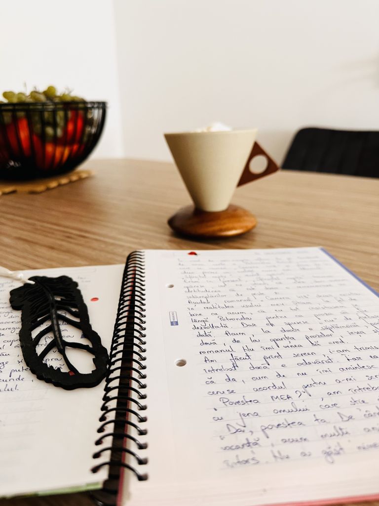 Jurnalul personal al Ancăi Zaharia, agendă de scris și cafea