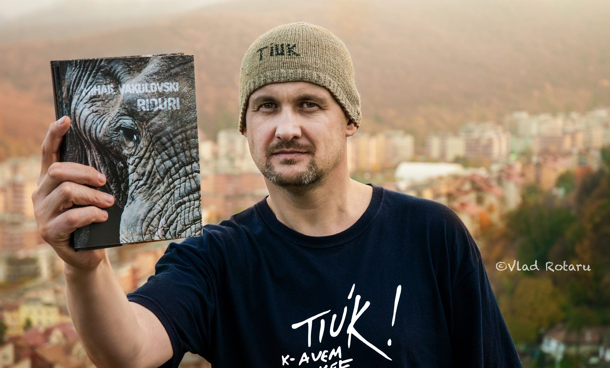 Portretul autorului Mihail Vakulovski, invitat în seria #StillWriting despre jurnal și poezie