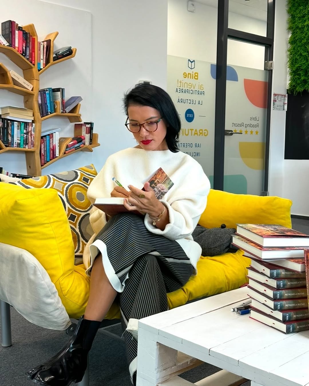 Petronela Rotar, scrie poezie și proză