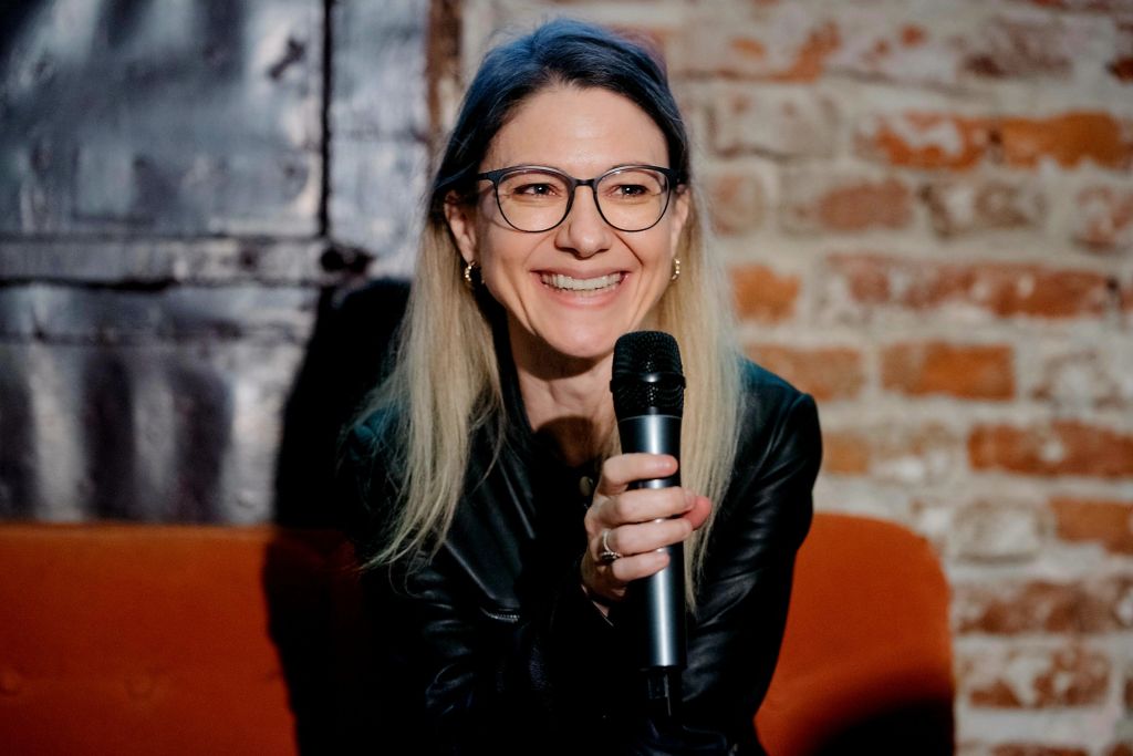 Anda Docea la lansare de carte, în contextul interviului despre scris