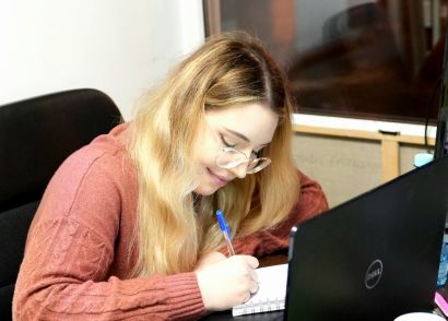 Jurnalul personal al Roxanei Diochețanu ia forma desenelor, listelor și notițelor care păstrează idei și fragmente din viața de zi cu zi