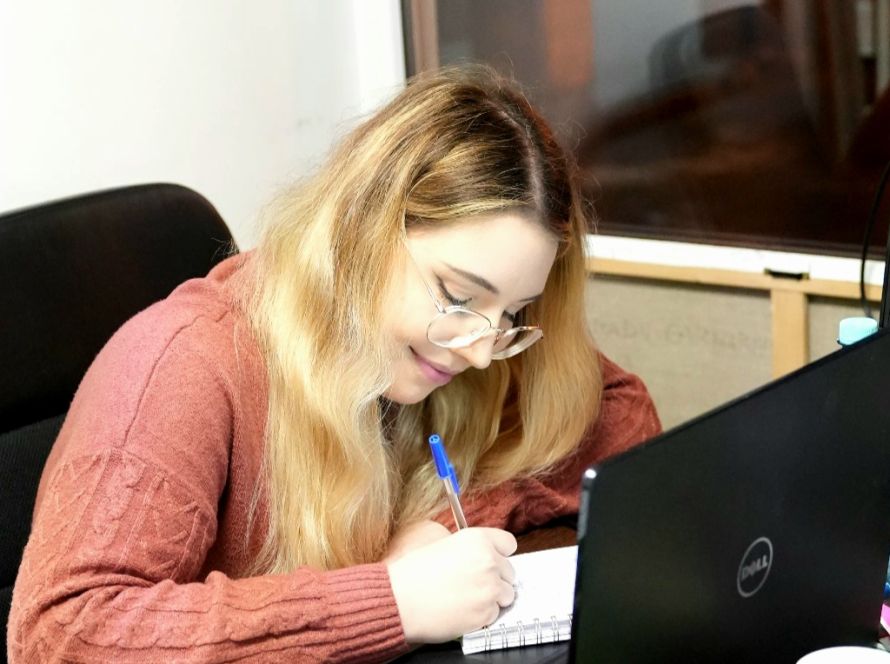 Jurnalul personal al Roxanei Diochețanu ia forma desenelor, listelor și notițelor care păstrează idei și fragmente din viața de zi cu zi