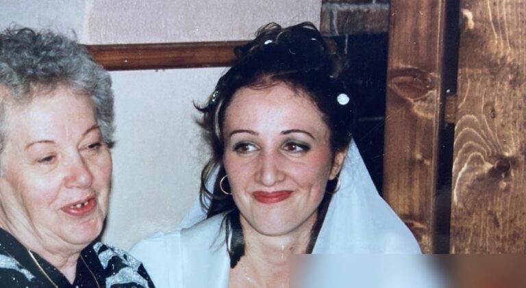 Oana Grecea alături de bunica ei, la nunta ei