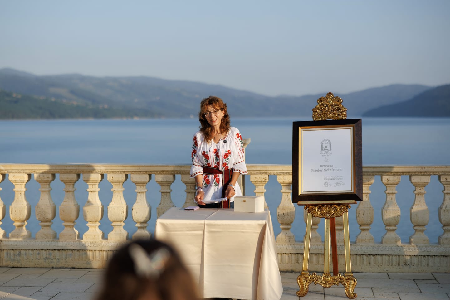 Liliana Pântea, bibliotecara din Hangu, la lansarea Rețelei Fetelor Neînfricate, comuna Hangu